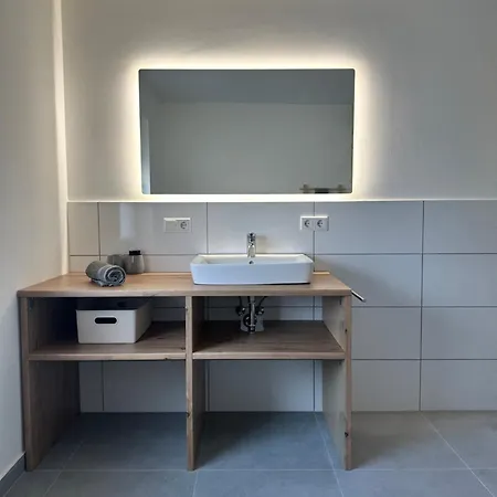 Teratop-living, Grosszuegige 3-zimmer Wohnung, Zentrale Lage, Arbeitsplatz, Geschaeftsreisen, Kurze Und Lange Aufenthalte *